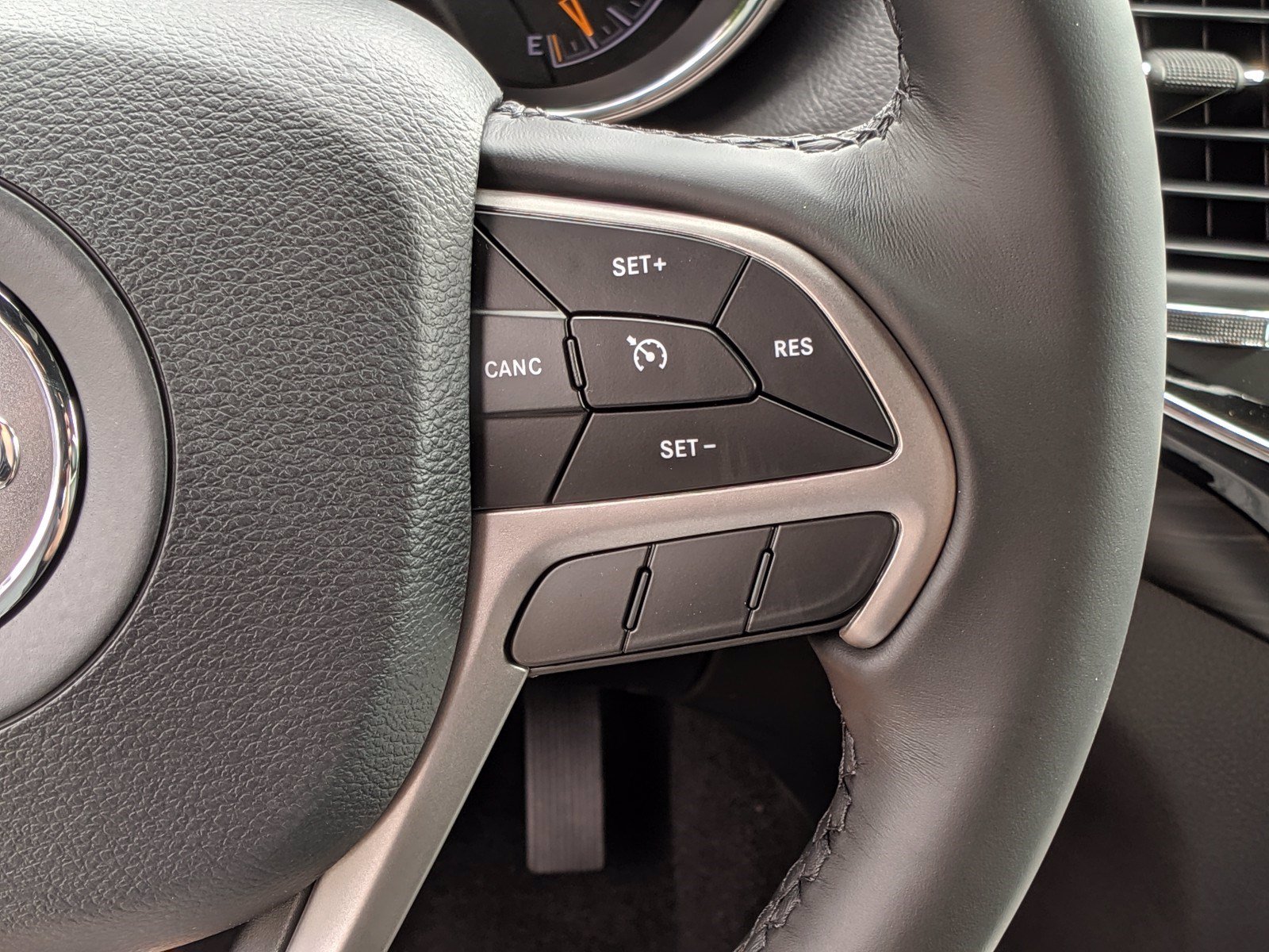New 2020 JEEP Grand Cherokee Laredo E 4×4 Sport Utility