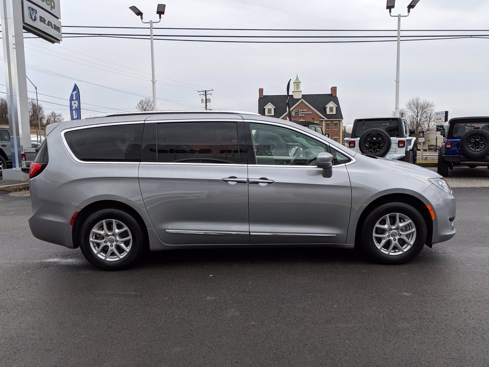 Certified Pre-Owned 2020 Chrysler Pacifica Touring L FWD Mini-van ...