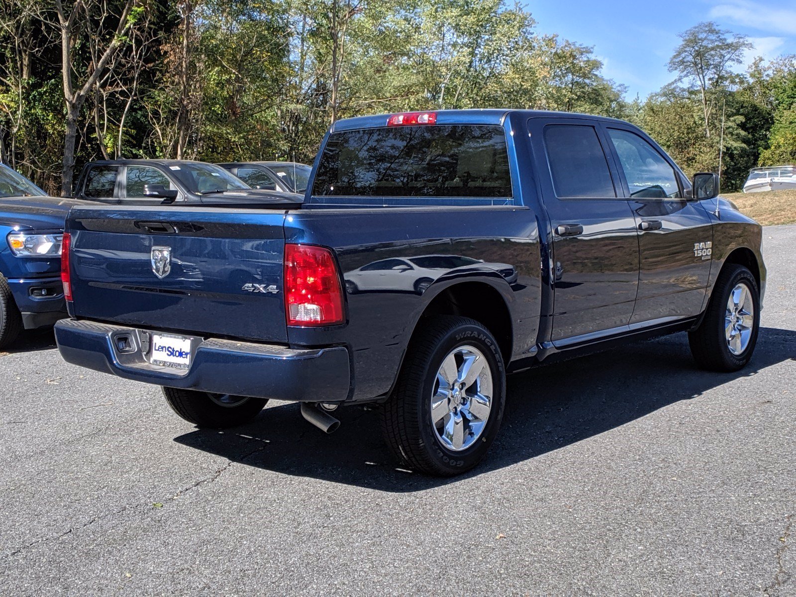 New 2019 RAM 1500 Classic Express 4×4 Crew Cab